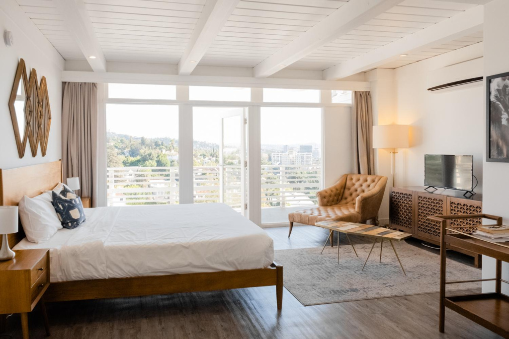 Hollywood Hills Hotel — photo 3