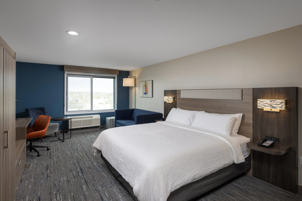 Holiday Inn Express & Suites Hawaiian Gardens, photo 4