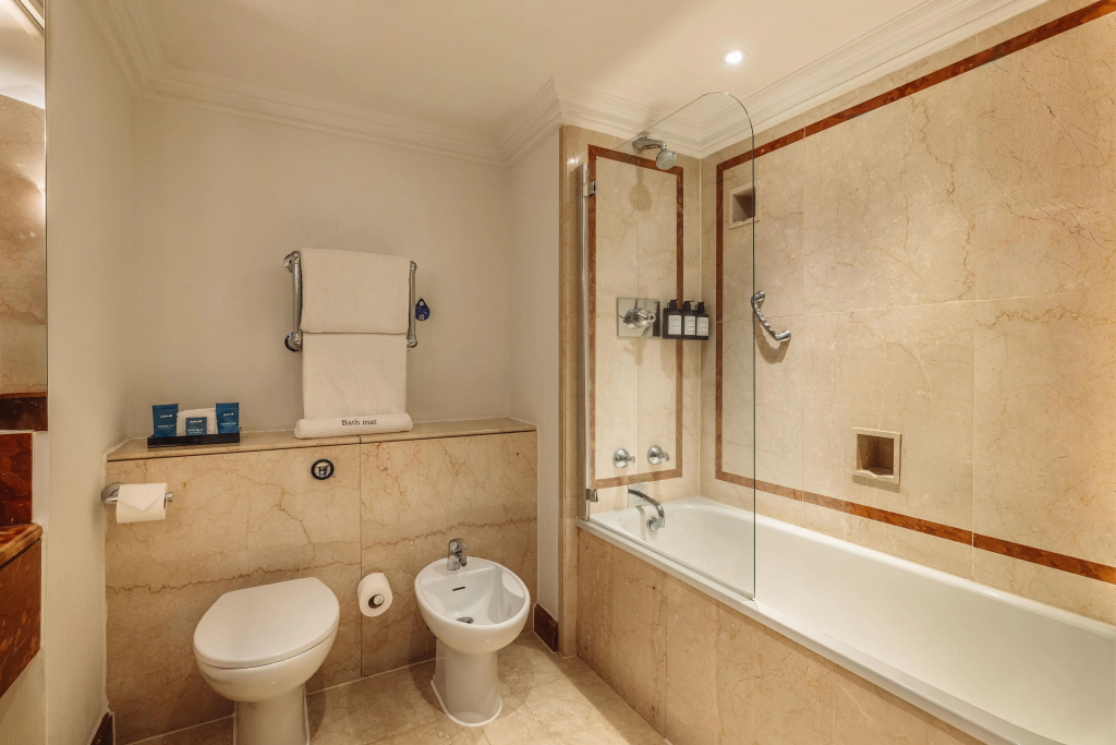Radisson Blu Hotel, London Leicester Square — photo 7