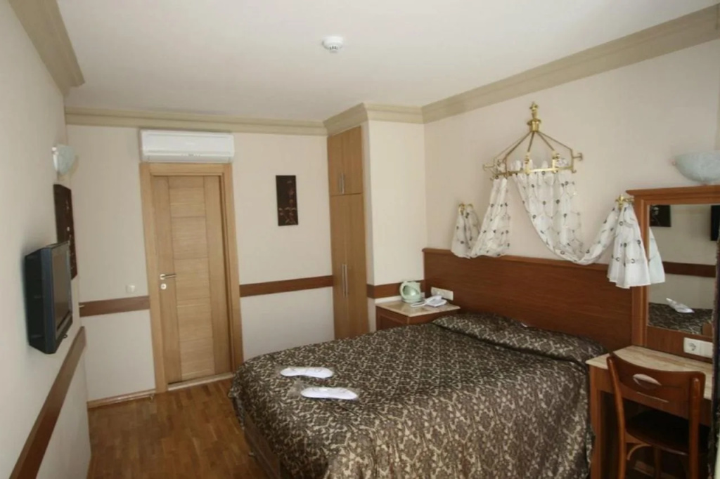 Peninsula Grand Hotel — photo 7