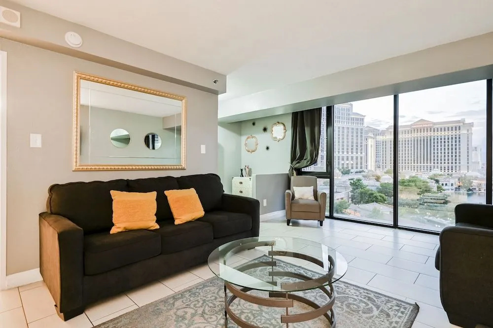 StripViewSuites at Jockey Club — photo 8
