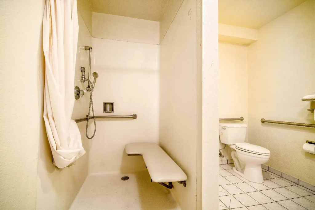 Regency Inn & Suites — photo 8