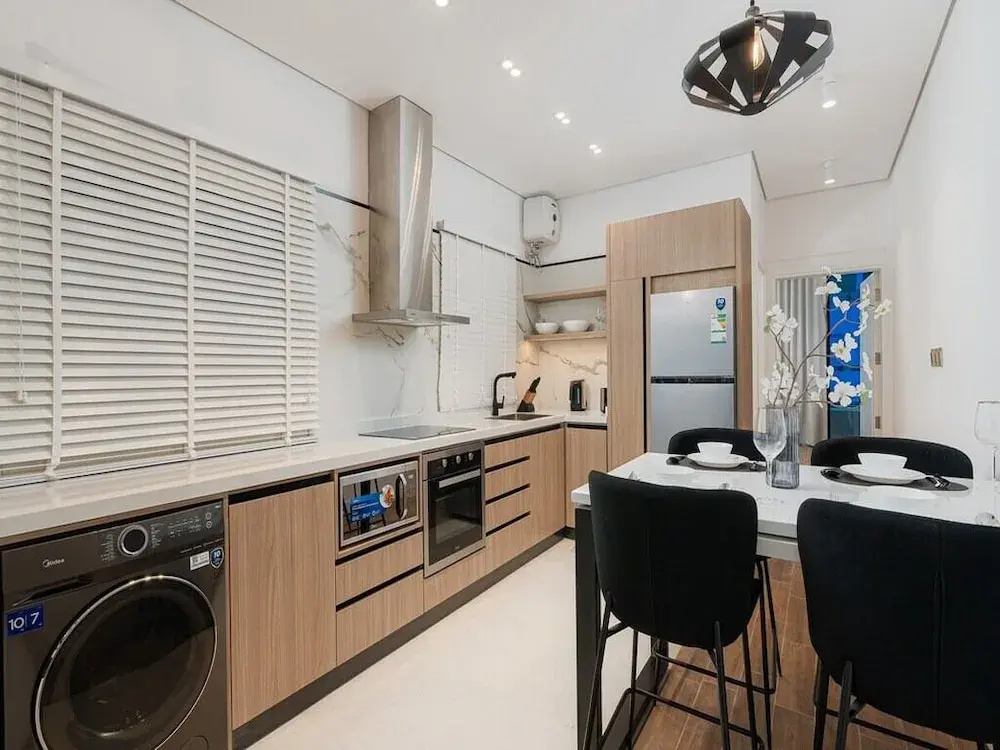 Stylish & Upscale Apartment in Almughrizat — photo 8