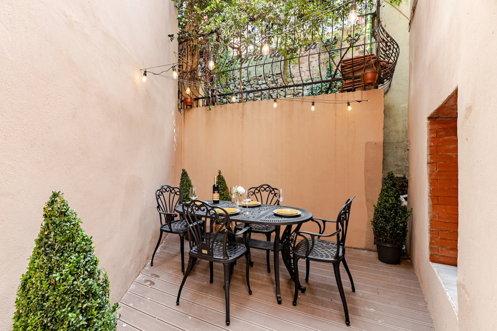 Two-Bedroom in Historic Mansion Old Town Flat — photo 8