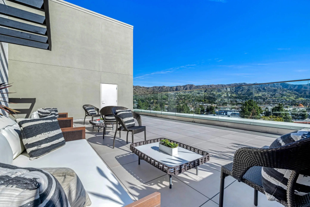 Cambria Hotel Burbank Airport — photo 8
