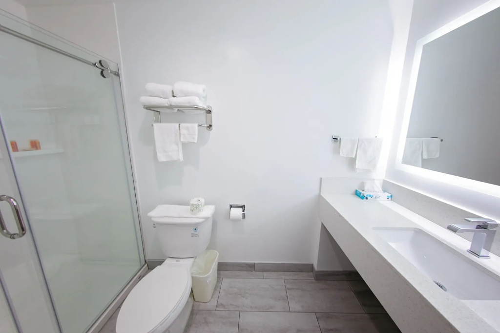 Travelodge Inn & Suites by Wyndham West Covina — photo 7