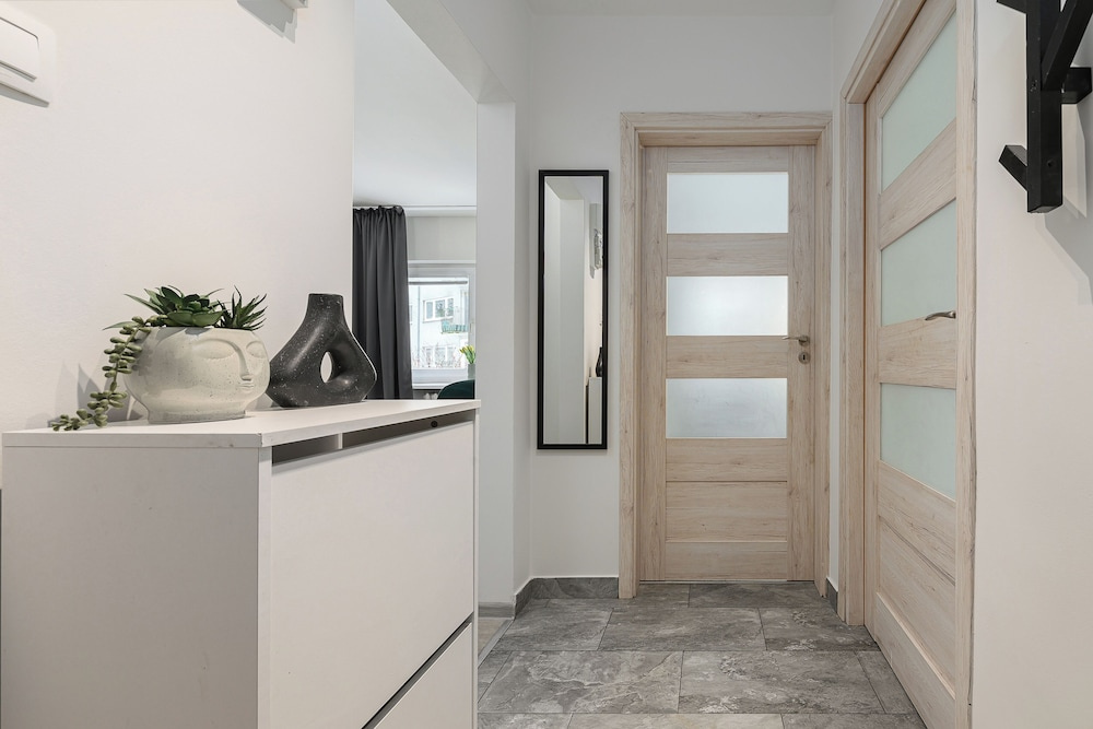 Lumina cozy 3-room apart near the metro — photo 2