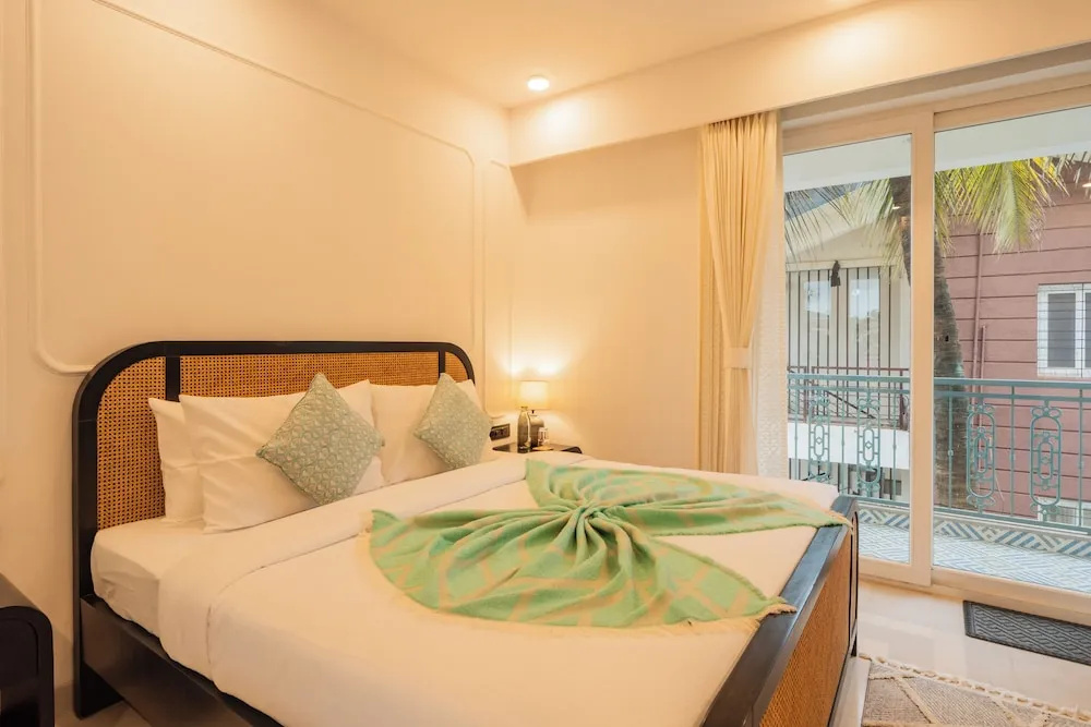 ELIVAAS Purple Coral Luxe 5-BHK Villa — photo 7