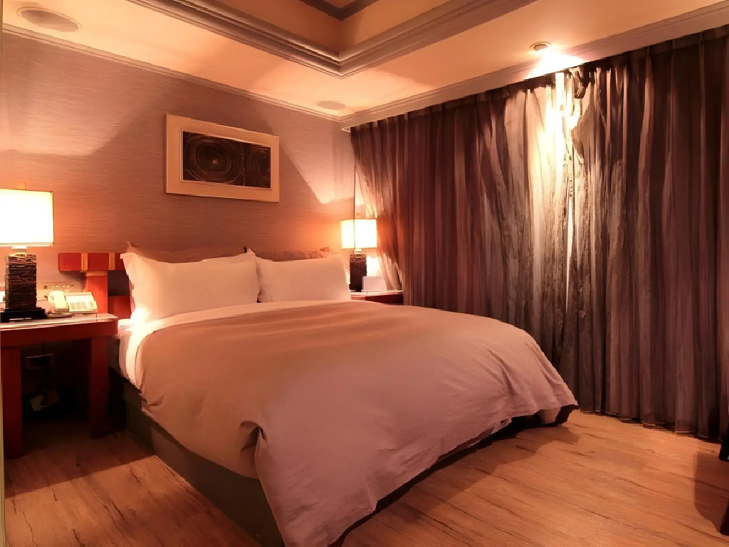 The Moon Hotel, photo 4