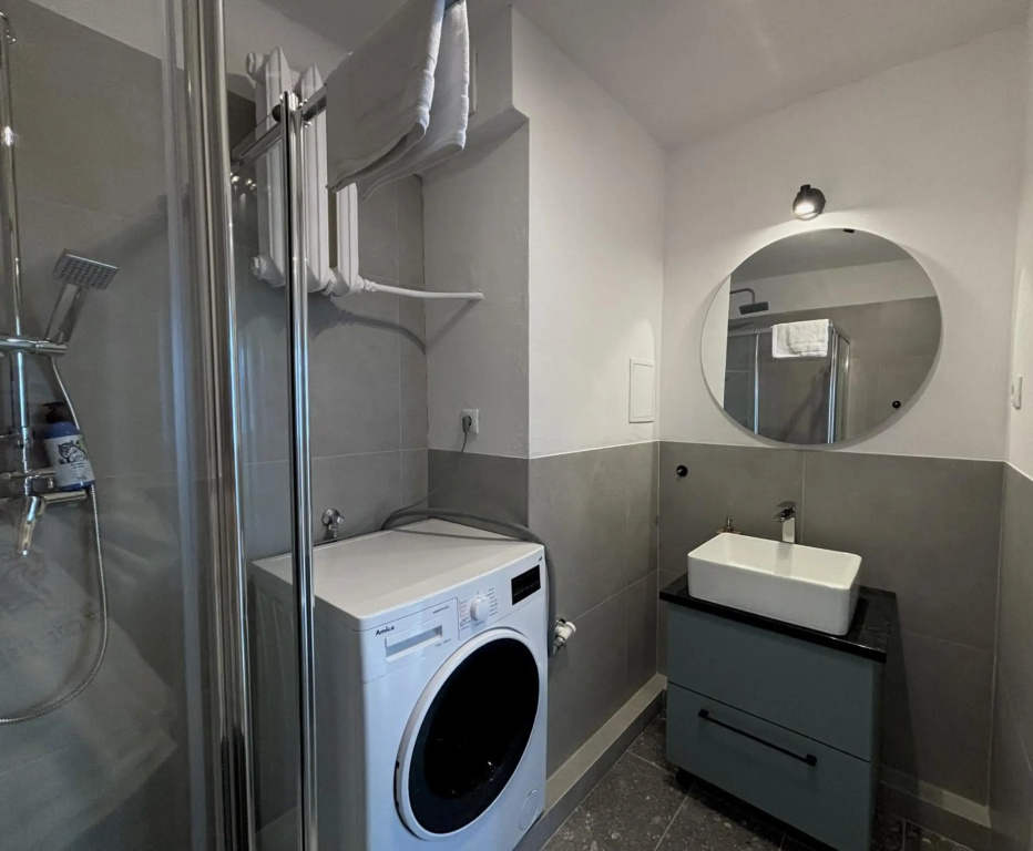 oompH Warsaw Central 3-bedroom Flat — photo 7
