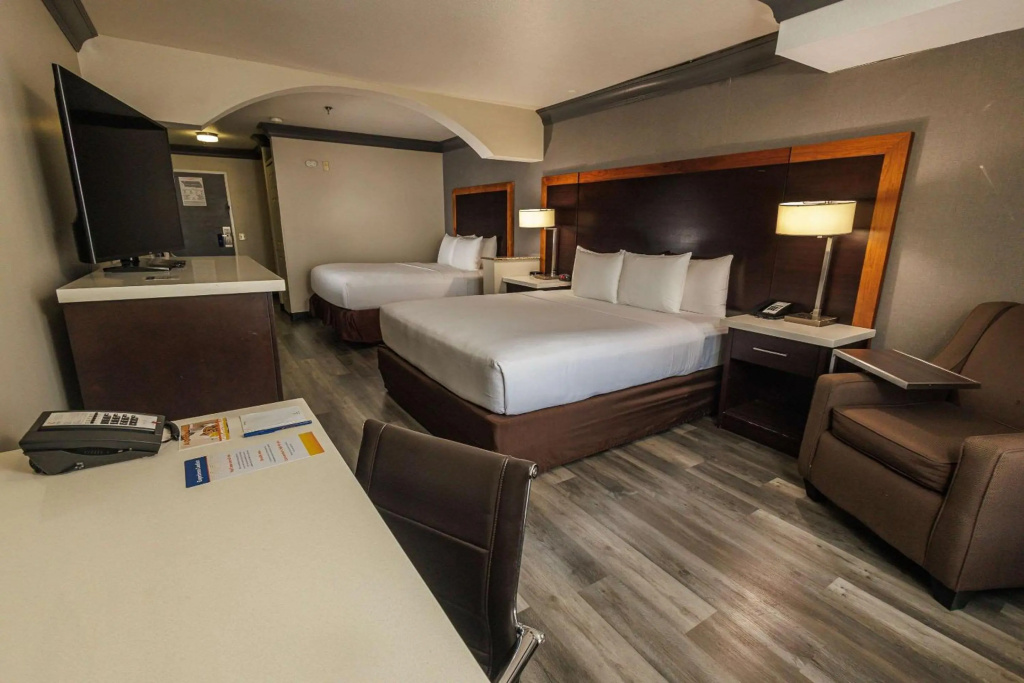 Comfort Inn & Suites Near Universal - N. Hollywood - Burbank — photo 7