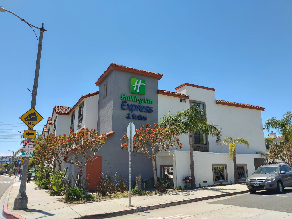 Holiday Inn Express Hotel & Suites Hermosa Beach by IHG
