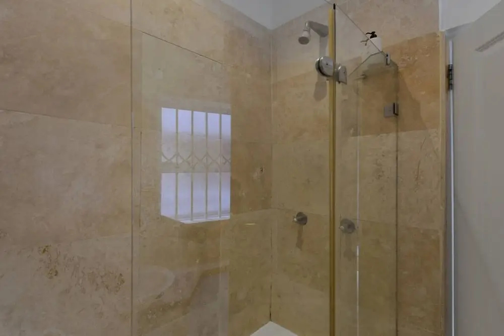 Charming 2-bed Sea Point Retreat Mountain Views — photo 6
