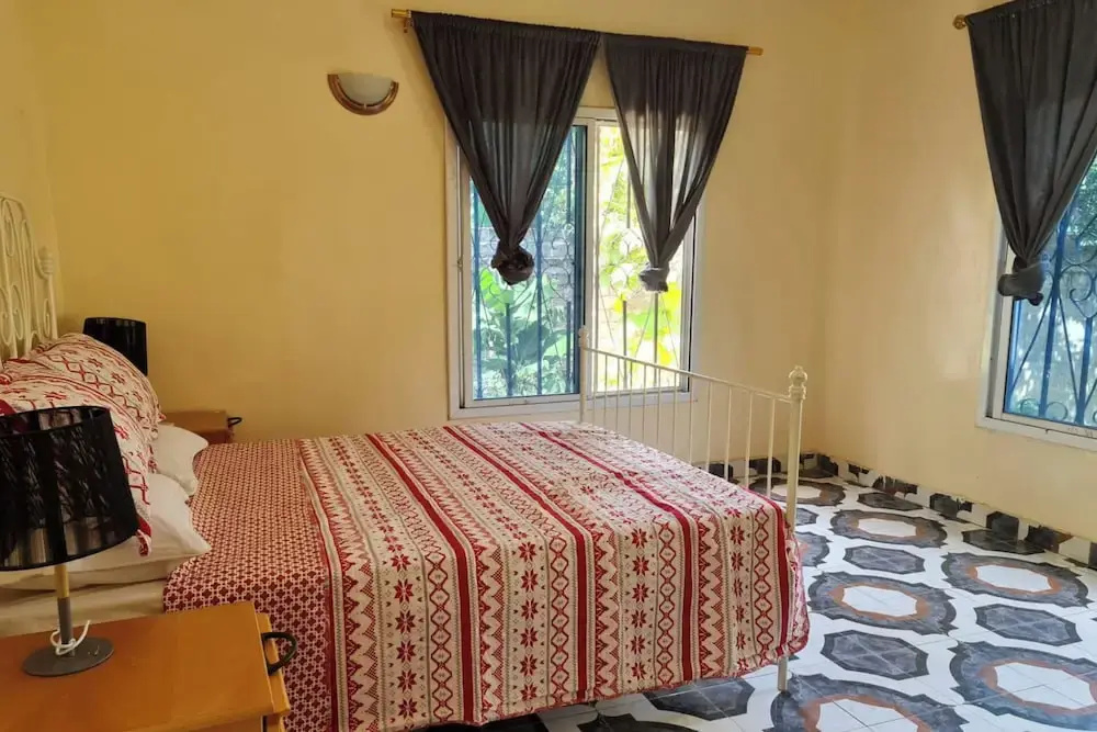 4 Bed House Sleeps 8 - Garden and Pets Welcome — photo 3