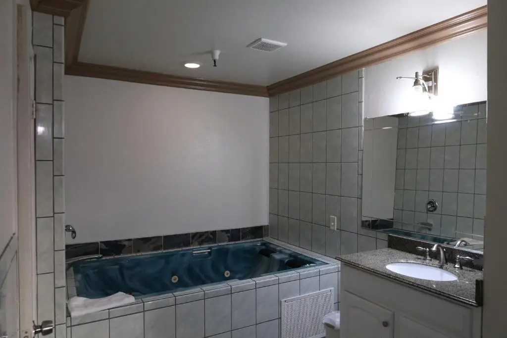 Lambert Inn — photo 8