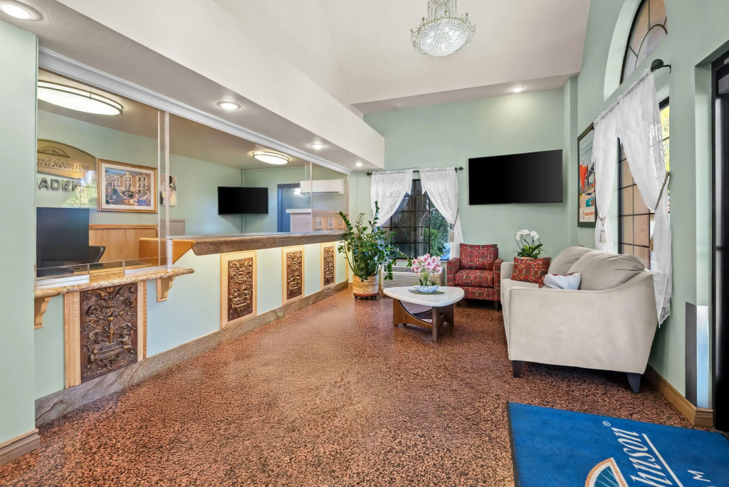 Howard Johnson by Wyndham Pasadena, photo 2