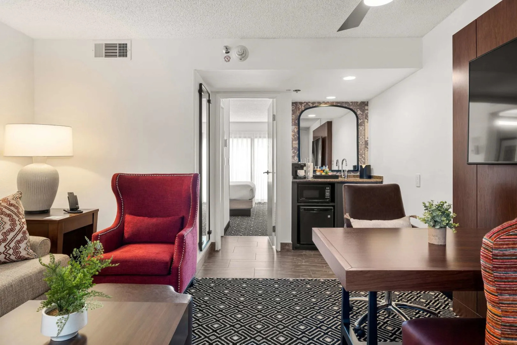 Embassy Suites by Hilton Los Angeles LAX South/El Segundo — photo 6