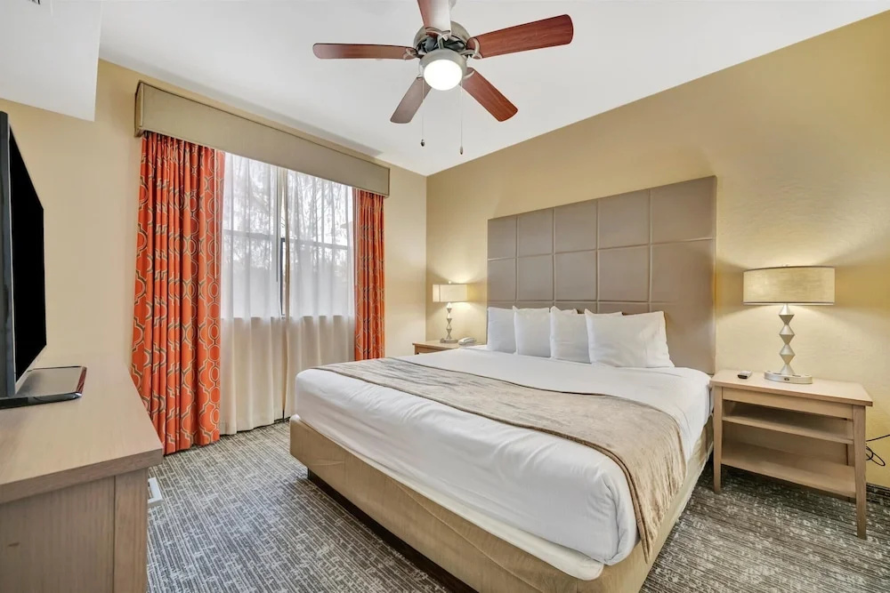 Top Floor 3B Balcony 10 Mins to Disney NO Fees, photo 2