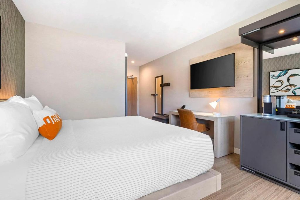 Cambria Hotel Burbank Airport, photo 4