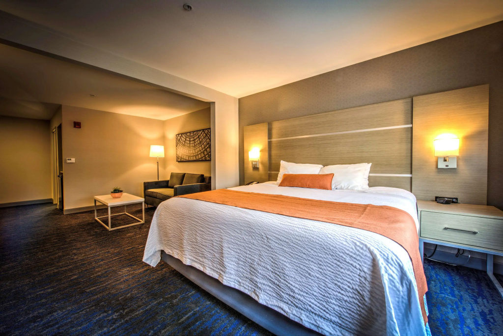 Best Western Plus Media Center Inn & Suites — photo 7