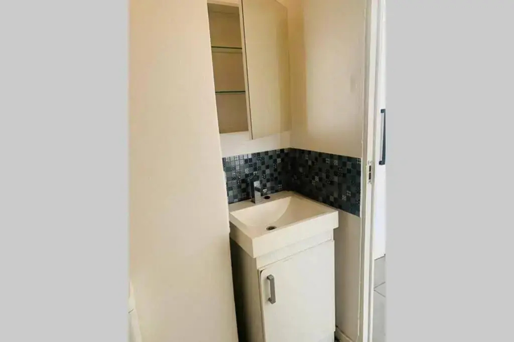 Stunning Maboneng Precinct Studio Apartment at 12 Decades Building — photo 7