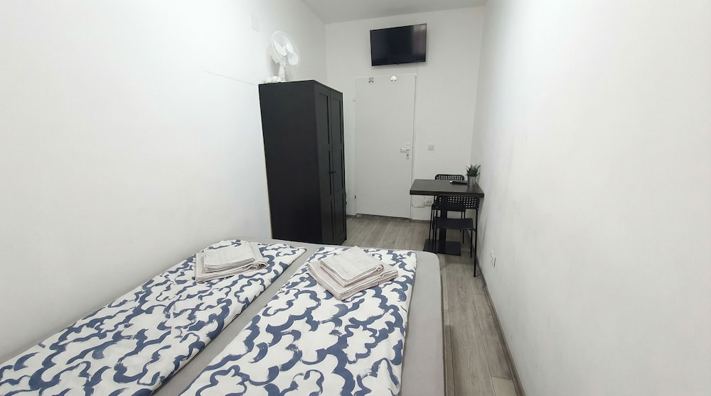 15 Min to Vienna Center - Affordable & Simple 5BR Apt with WIFI, photo 4