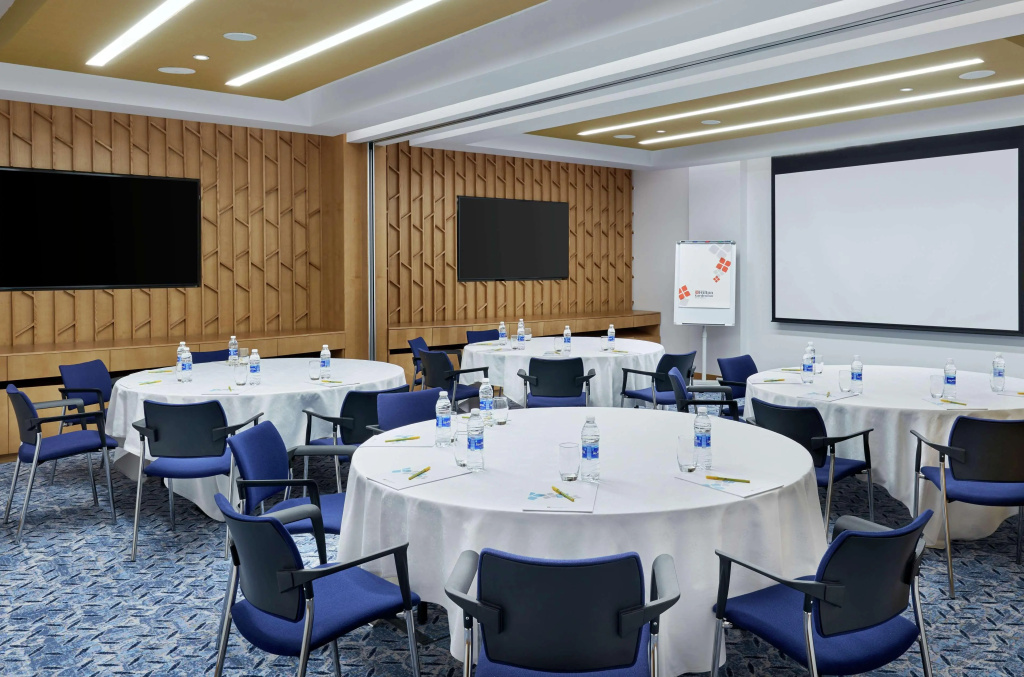 Hilton Garden Inn Muscat Al Khuwair Hotel, photo 2