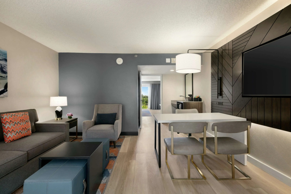 Embassy Suites by Hilton Los Angeles Downey — photo 6