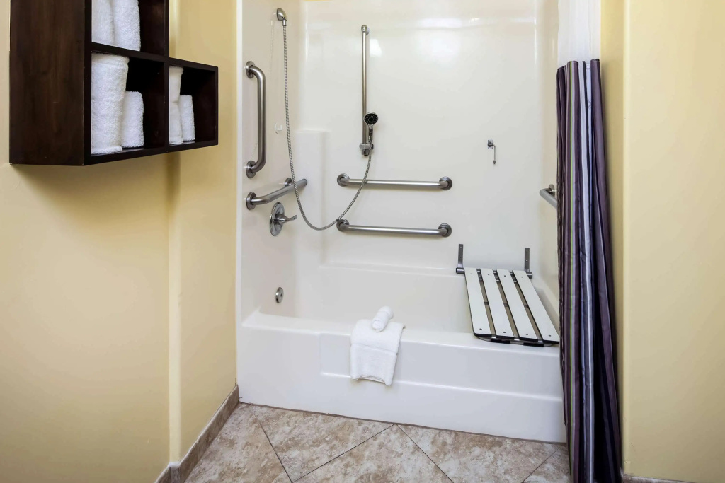 La Quinta Inn & Suites by Wyndham Inglewood — photo 8