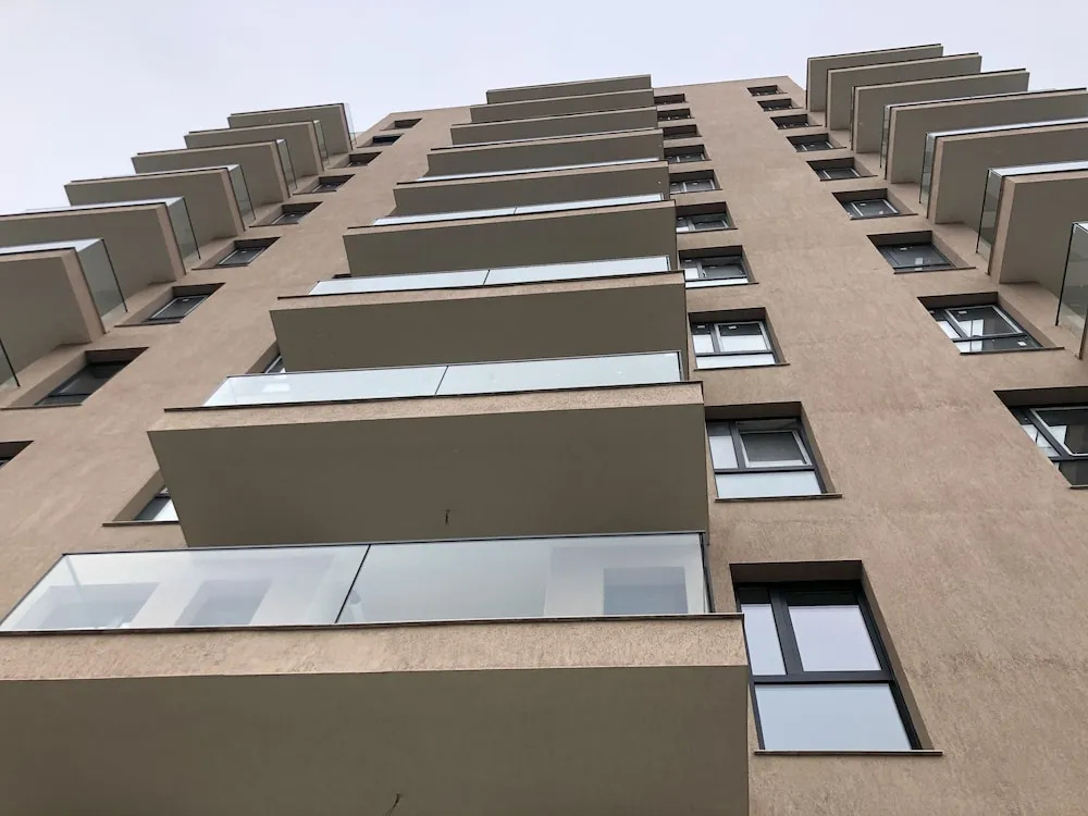 Cozy 2-Room Penthouse Lakeview W14