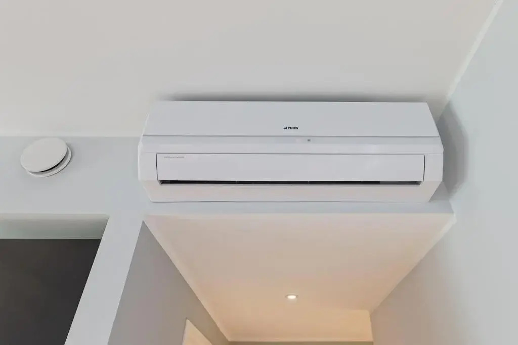 Central apartments, Quiet with Free Parking and AC. — photo 2