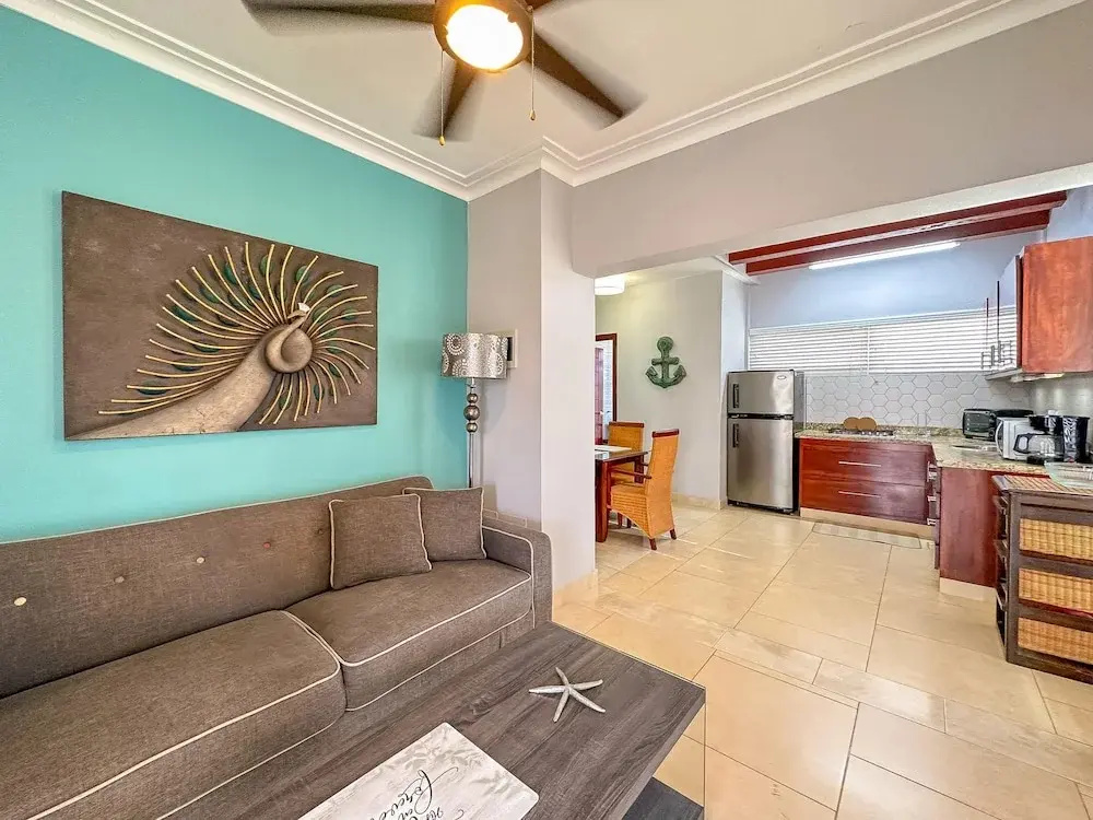 Incredible 3 BR Penthouse w BBQ Jacuzzi