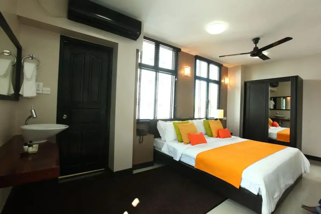 The Beehive Hotel — photo 4
