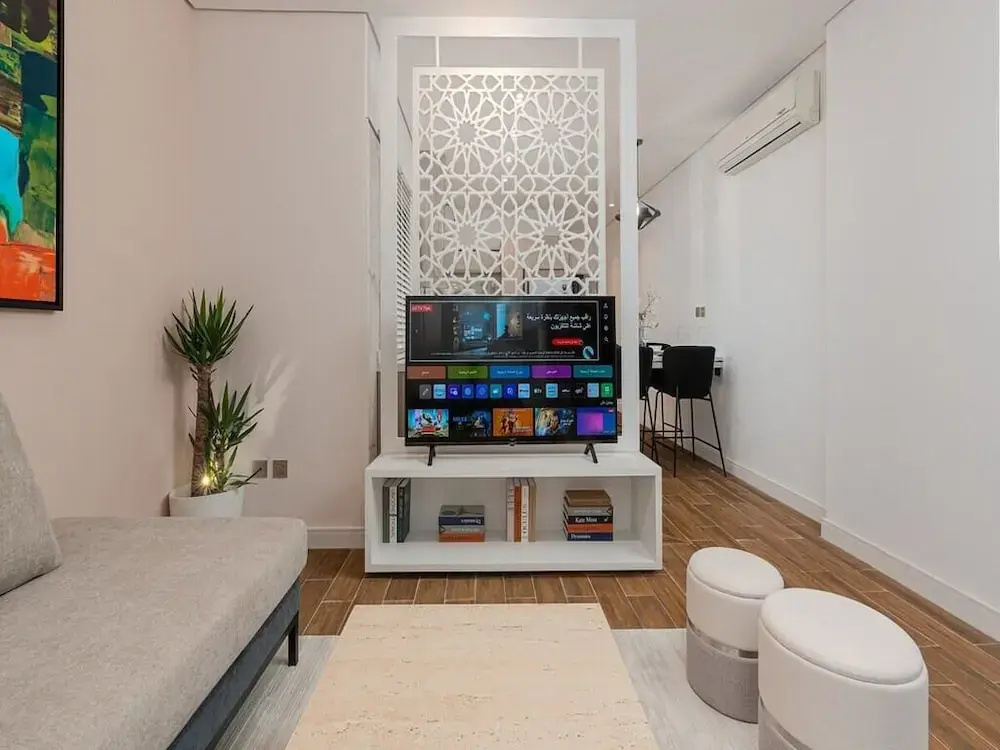 Stylish & Upscale Apartment in Almughrizat — photo 6