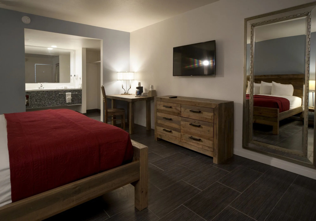 Thunderbird Hotel — photo 6