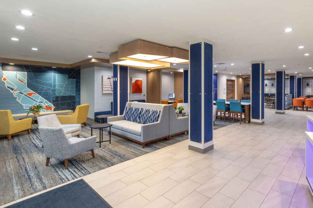Holiday Inn Express & Suites Hawaiian Gardens, photo 3