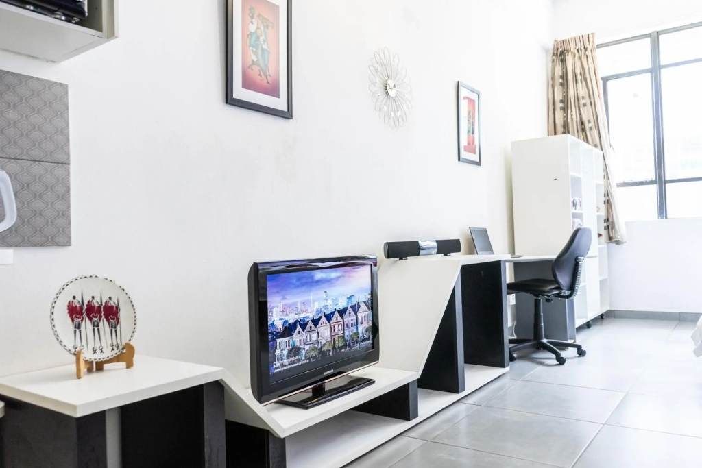 Stunning Maboneng Precinct Studio Apartment at 12 Decades Building, photo 5