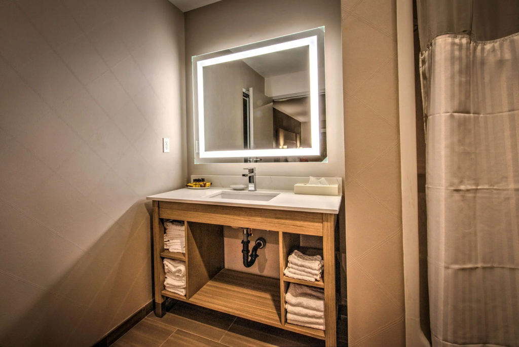 Best Western Plus Media Center Inn & Suites — photo 8