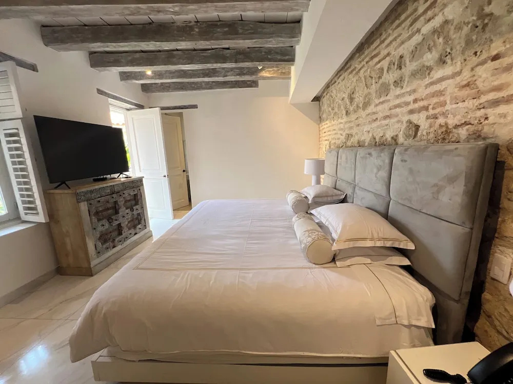 Upper House — photo 2