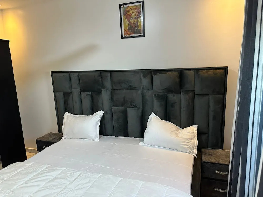 Luxe Apt #4the Retreat Apartments — photo 4