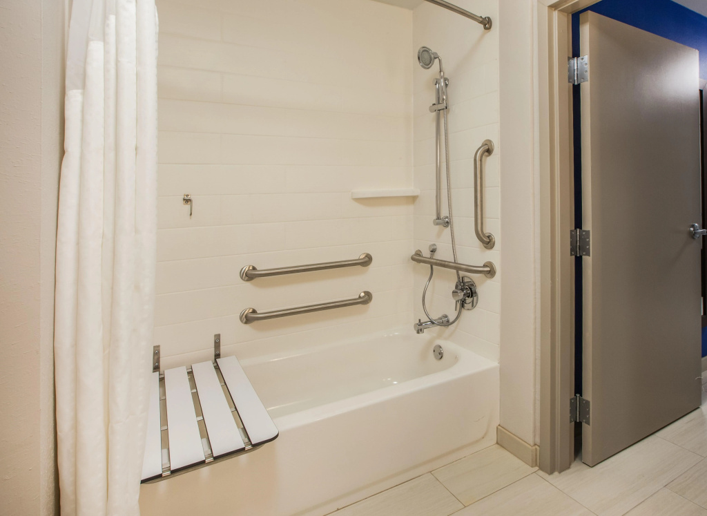 Holiday Inn Express & Suites Toronto Airport South by IHG — photo 8