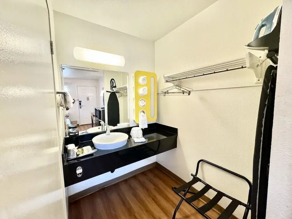 Studio 6 Suites – Bellflower, Ca  - Los Angeles — photo 3