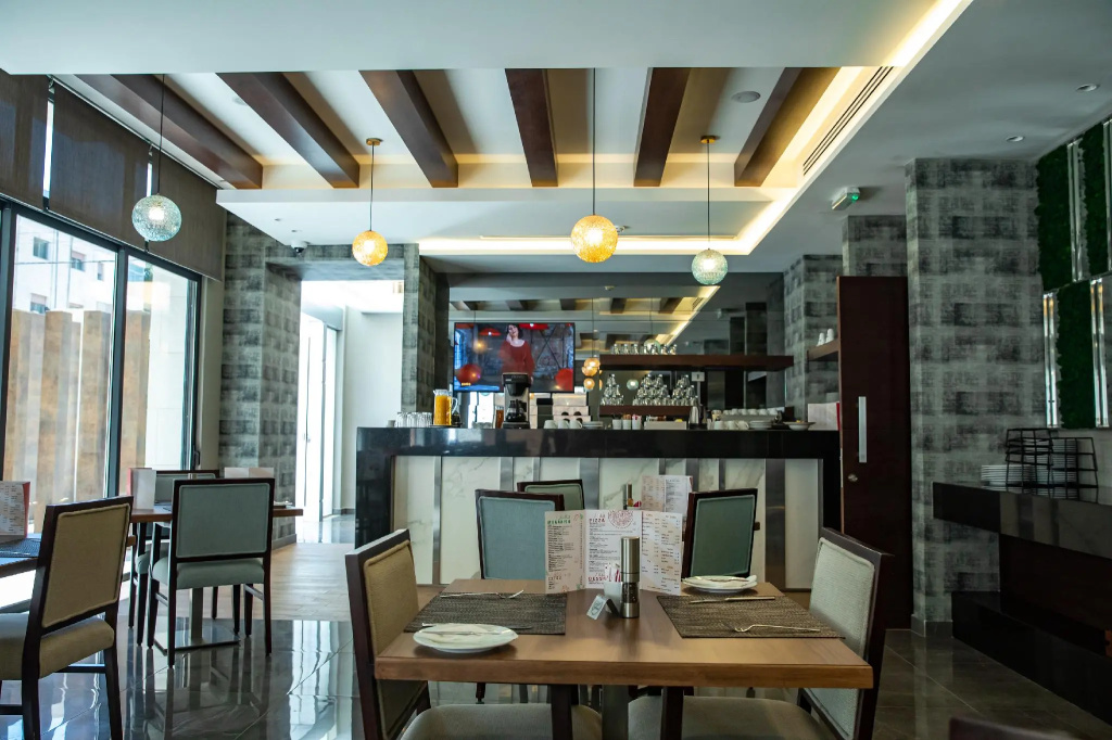 The Compass Hotel — photo 6