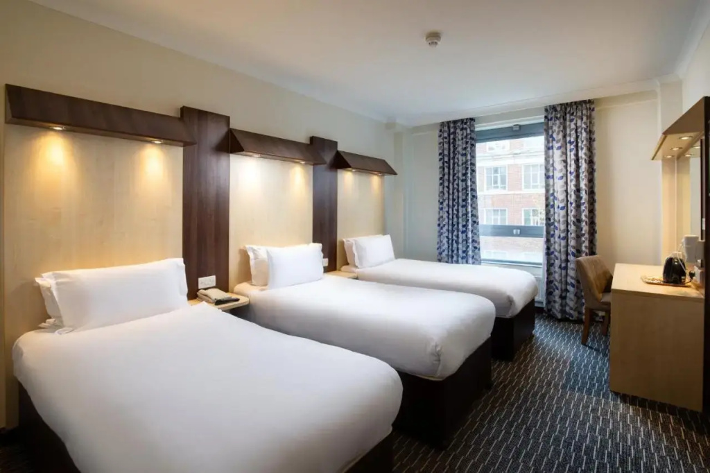 Royal National Hotel — photo 8