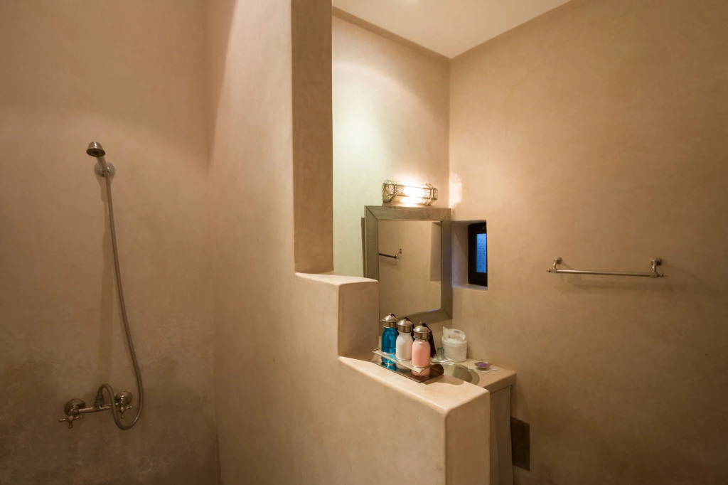 Riad Lhena — photo 8