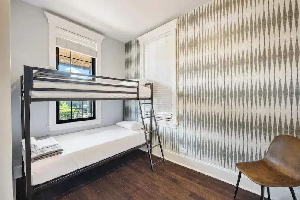 Wrigleyville Suites