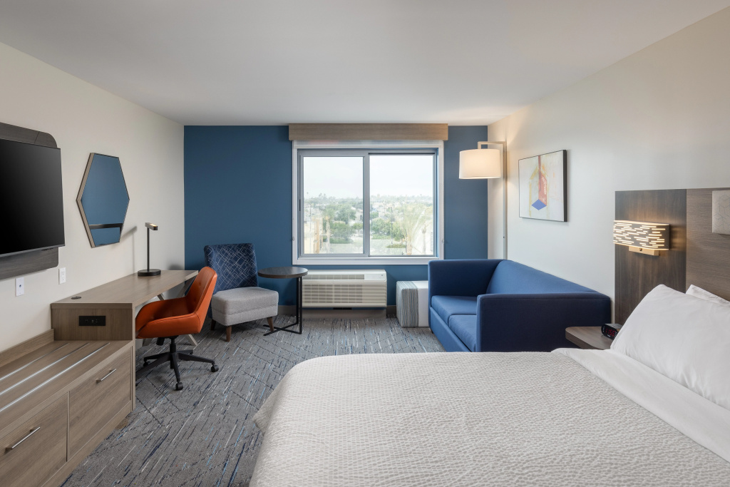 Holiday Inn Express & Suites Hawaiian Gardens — photo 6