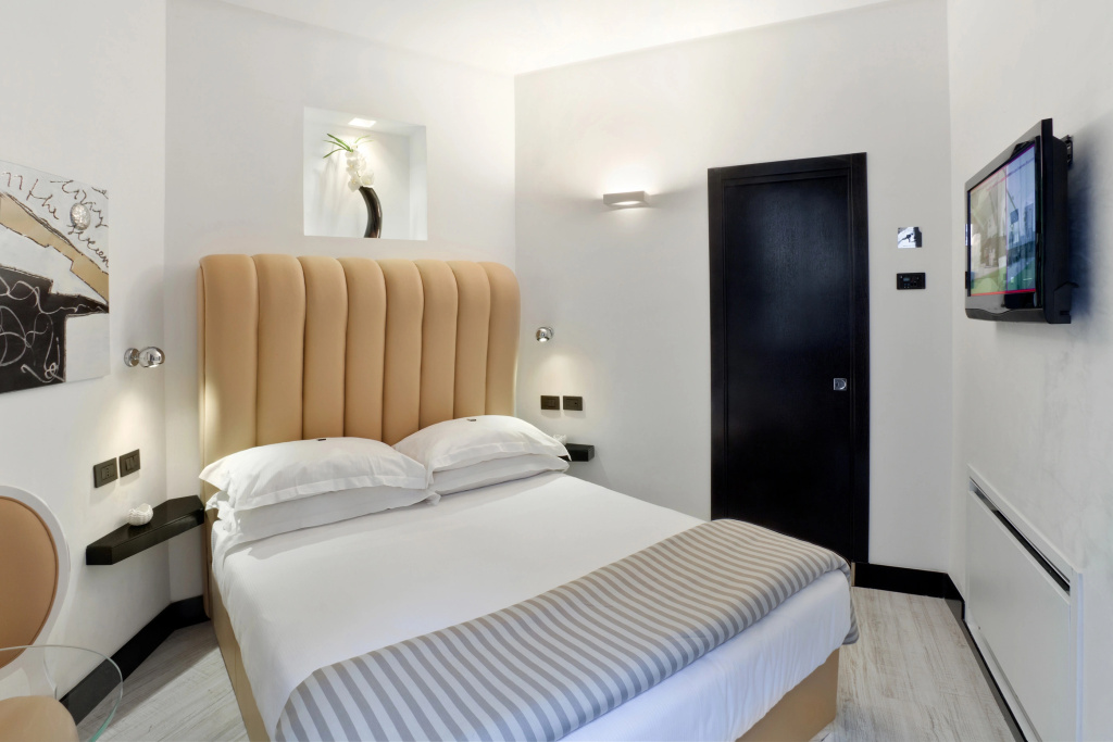 LHP Hotel Napoleon, photo 4