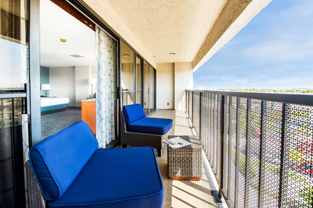 DoubleTree by Hilton Carson — photo 8
