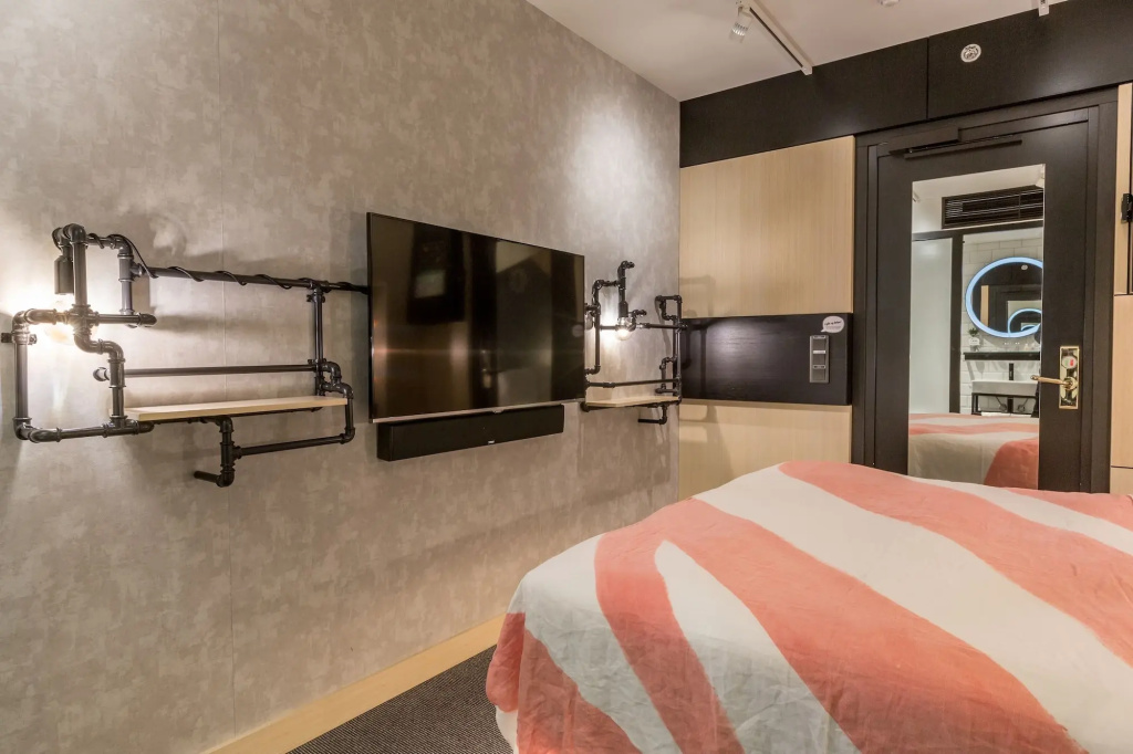 Hotel With Urban Deli — photo 3